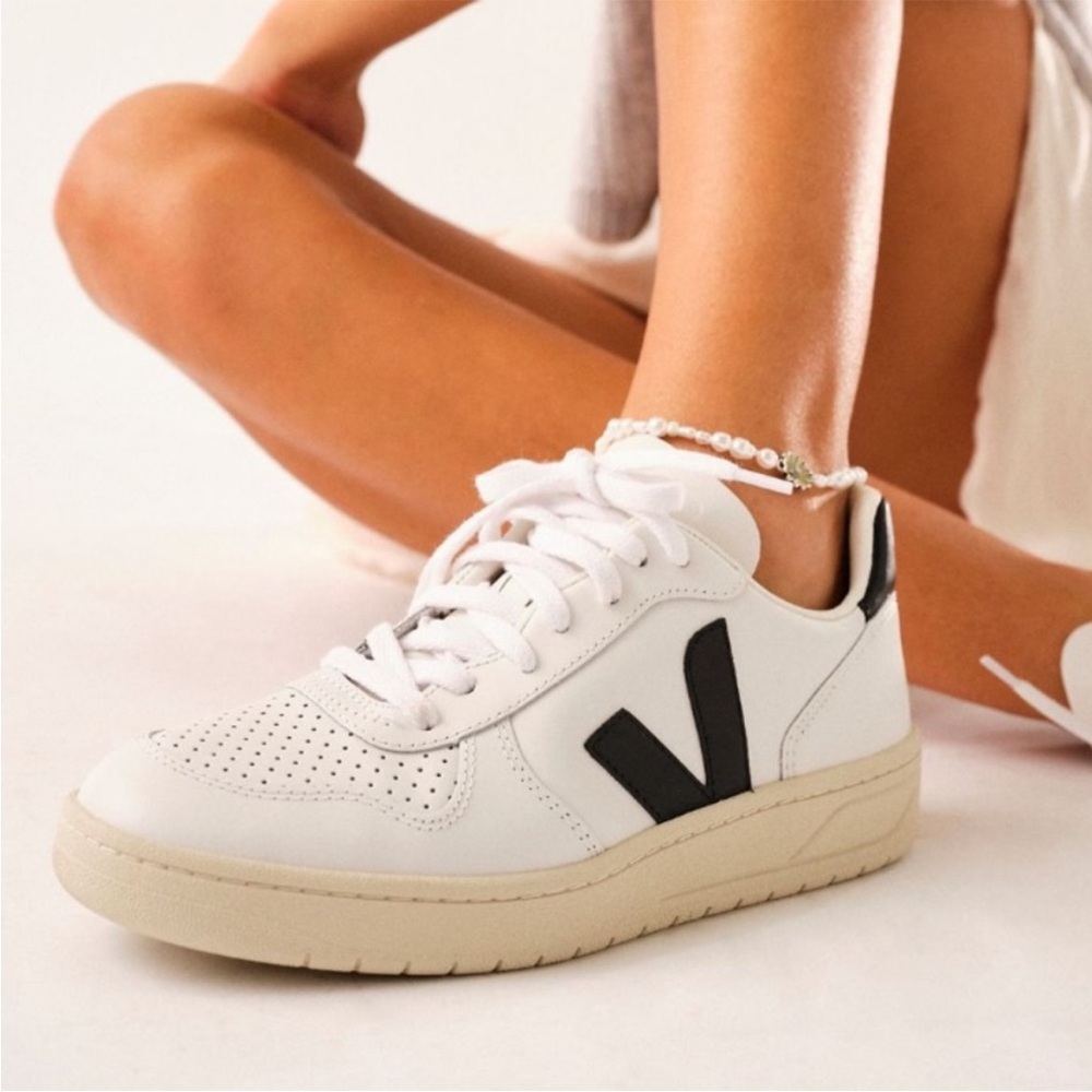 Veja V 10 Leather Sneakers White and Black Size 6